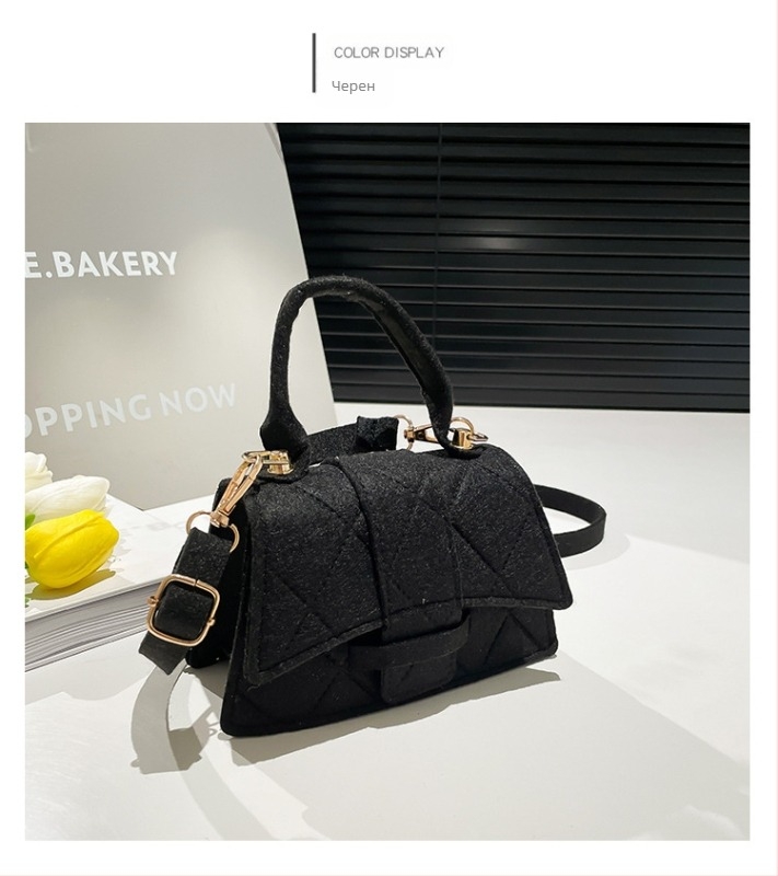 Мини чанта, уличен стил, хоризонтална квадратна форма (Материал: плат; Подплата: полиестер; Магнитно закриване; Вътрешен джоб за документи; Една презрамка)