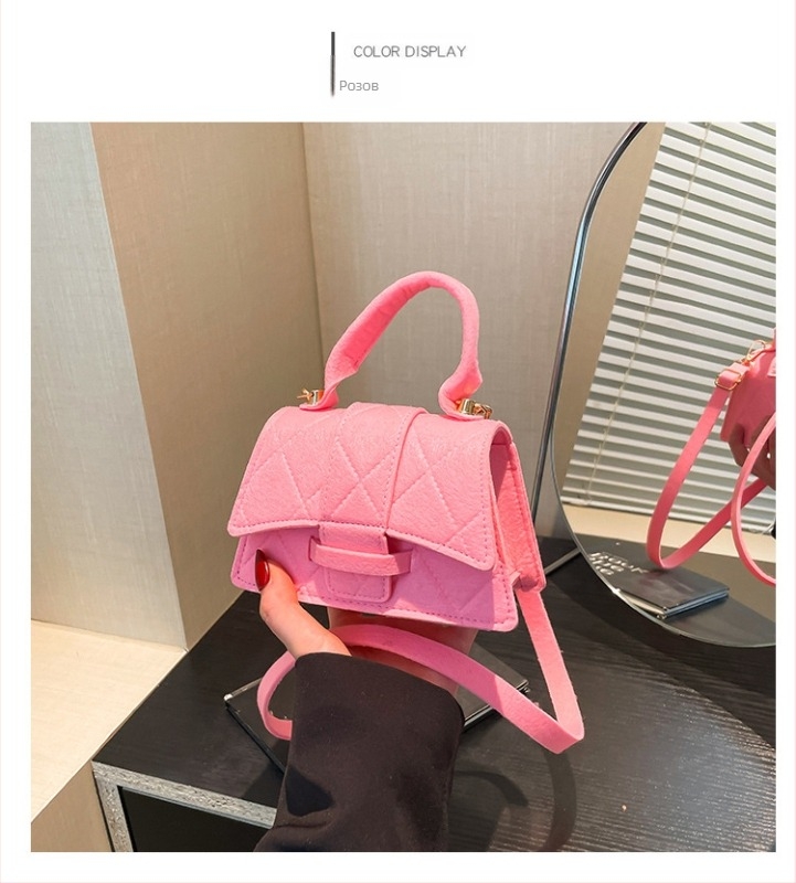 Мини чанта, уличен стил, хоризонтална квадратна форма (Материал: плат; Подплата: полиестер; Магнитно закриване; Вътрешен джоб за документи; Една презрамка)