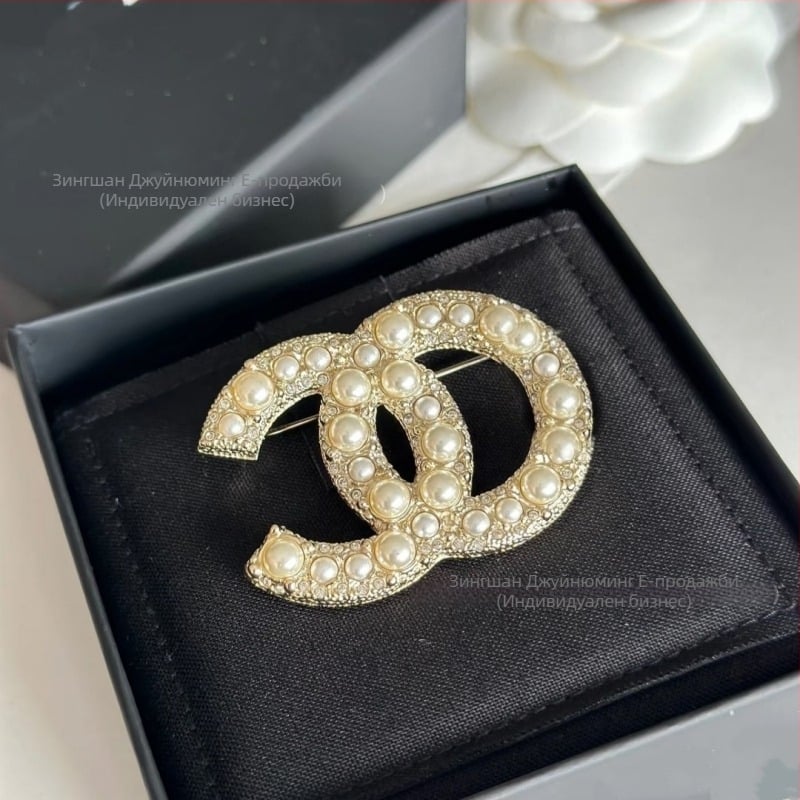 Брошка от месинг с диамантено инкрустиране, за жена, елегантен стил, форма на буква, паметна серия, есен 2025