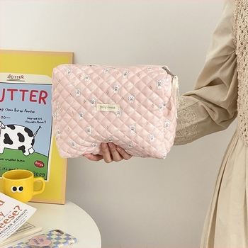 Козметична чанта с голям обем, портативна, quilted дизайн; външен материал: памучна тъкан; подплата: полиестер; стил: урбанистичен стил; за жени
