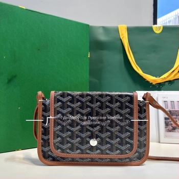 Чанта конверт PVC, хоризонтална квадратна форма, покрито откриване, подплата канвас, вътрешни джобове (скрит цип, джоб за телефон, джоб за документ)