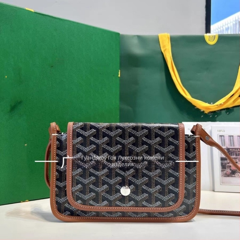 Чанта конверт PVC, хоризонтална квадратна форма, покрито откриване, подплата канвас, вътрешни джобове (скрит цип, джоб за телефон, джоб за документ)