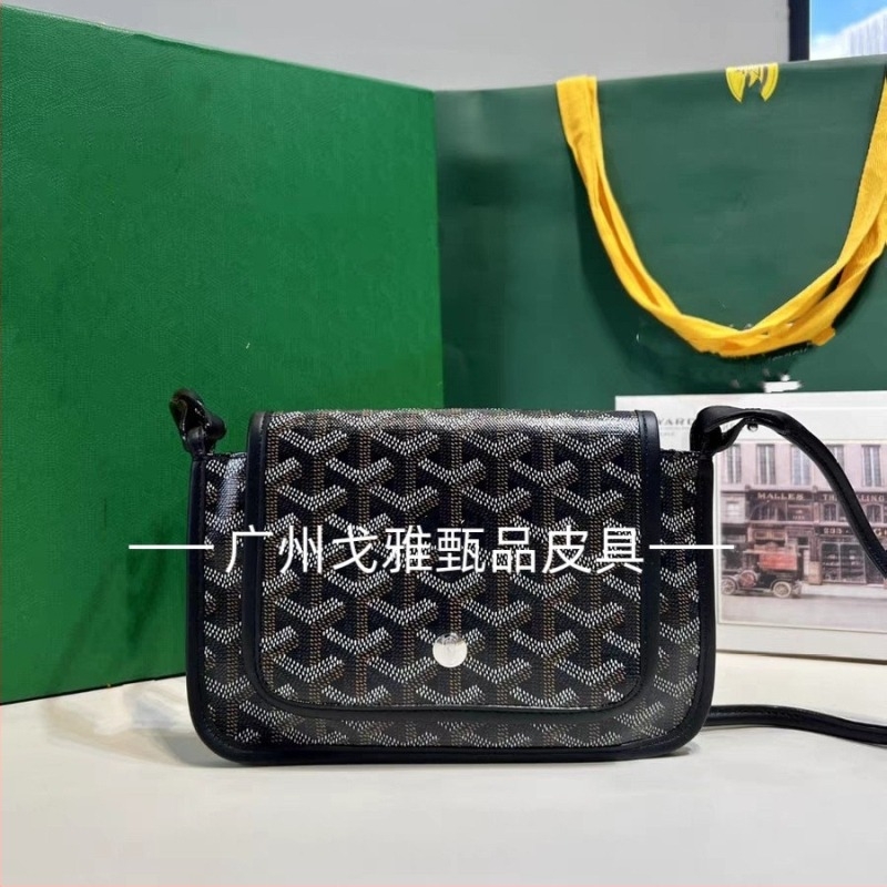 Чанта конверт PVC, хоризонтална квадратна форма, покрито откриване, подплата канвас, вътрешни джобове (скрит цип, джоб за телефон, джоб за документ)