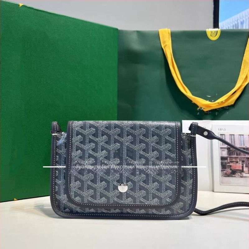 Чанта конверт PVC, хоризонтална квадратна форма, покрито откриване, подплата канвас, вътрешни джобове (скрит цип, джоб за телефон, джоб за документ)