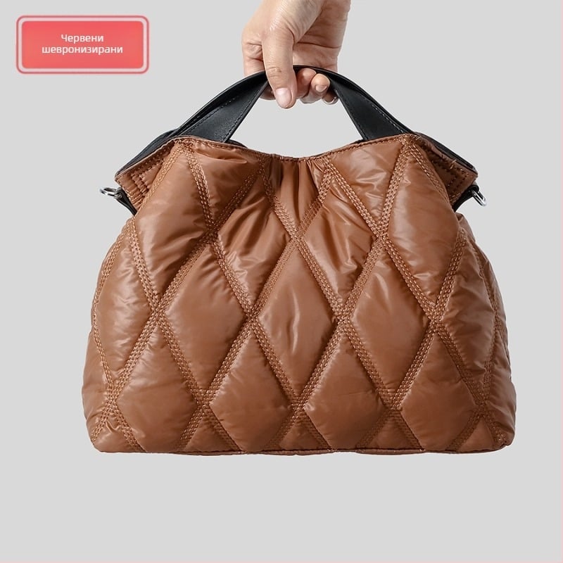 Down Bag Tote чанта – полиестер, хоризонтална квадратна форма, цип за откриване, вътрешни джобове: джоб с цип, джоб за телефон, допълнителен джоб с цип; с един рамен ремък