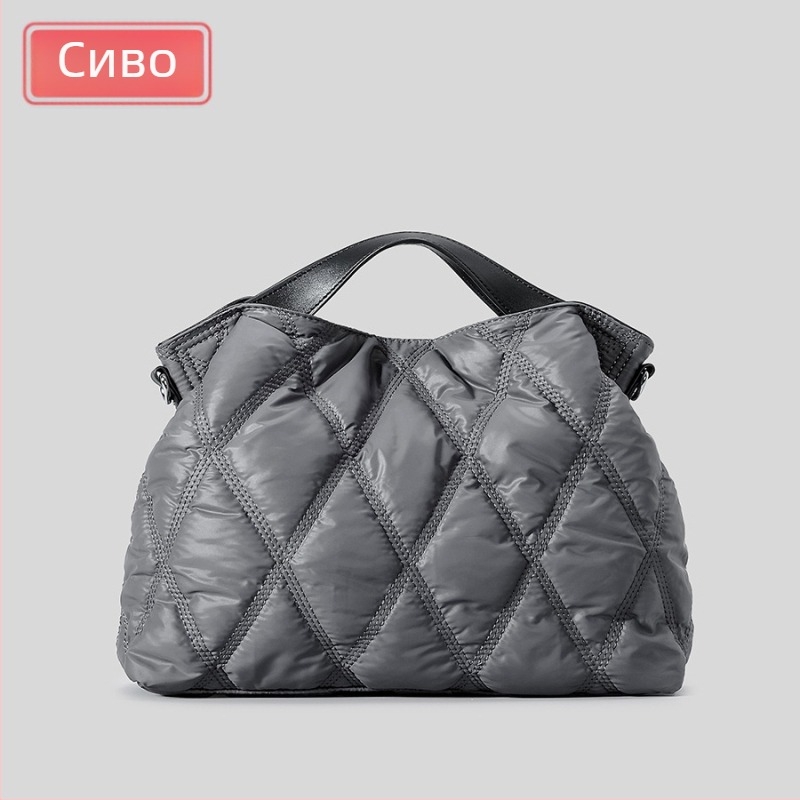 Down Bag Tote чанта – полиестер, хоризонтална квадратна форма, цип за откриване, вътрешни джобове: джоб с цип, джоб за телефон, допълнителен джоб с цип; с един рамен ремък