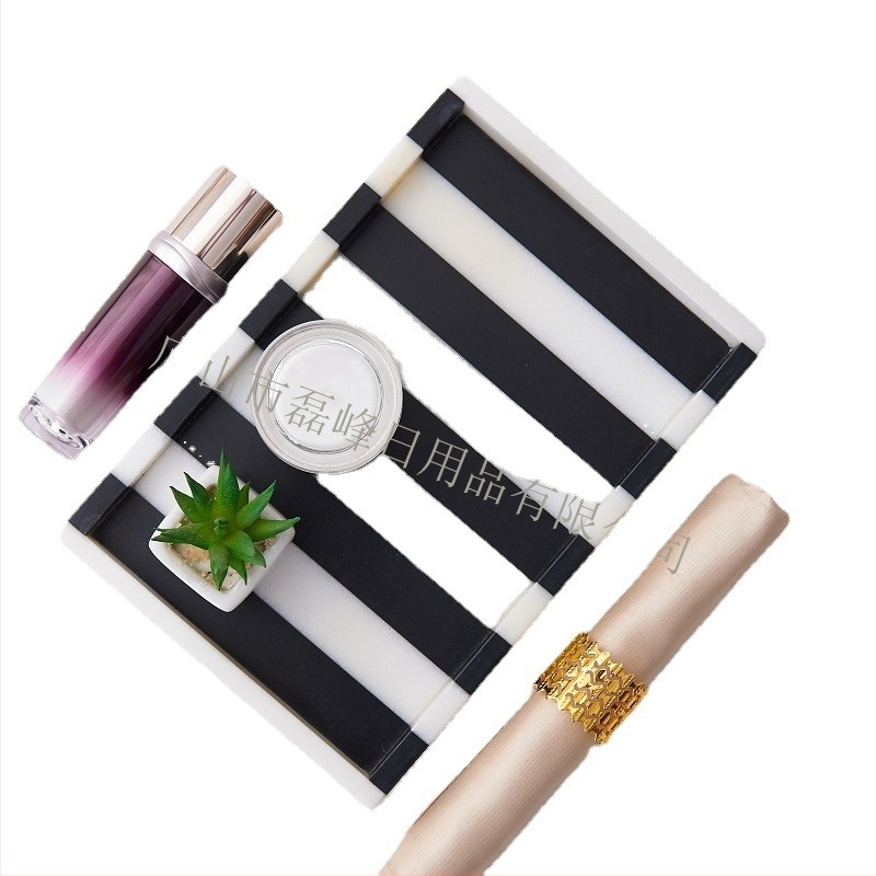 Мраморна квадратна тава с огледално полирана повърхност, модерен минималистичен дизайн, възможност за персонализация