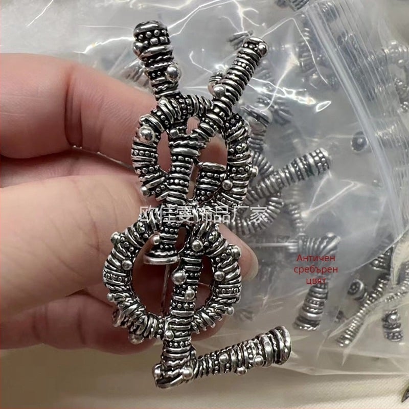 Медна брошка с буквен и геометричен дизайн, електроплатирана, дамски моден аксесоар