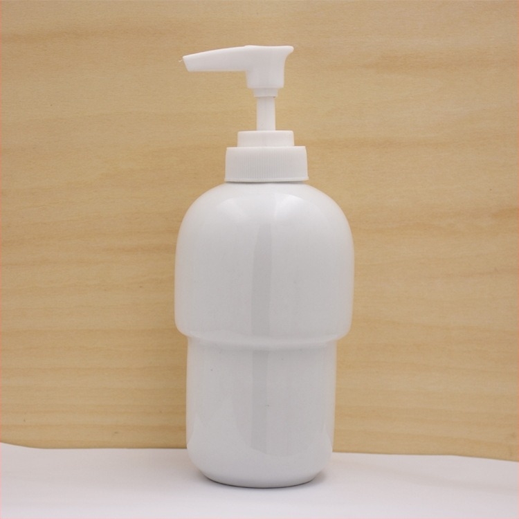 Стъклена бутилка с дозираща помпа, матова повърхност, модерен минималистичен стил