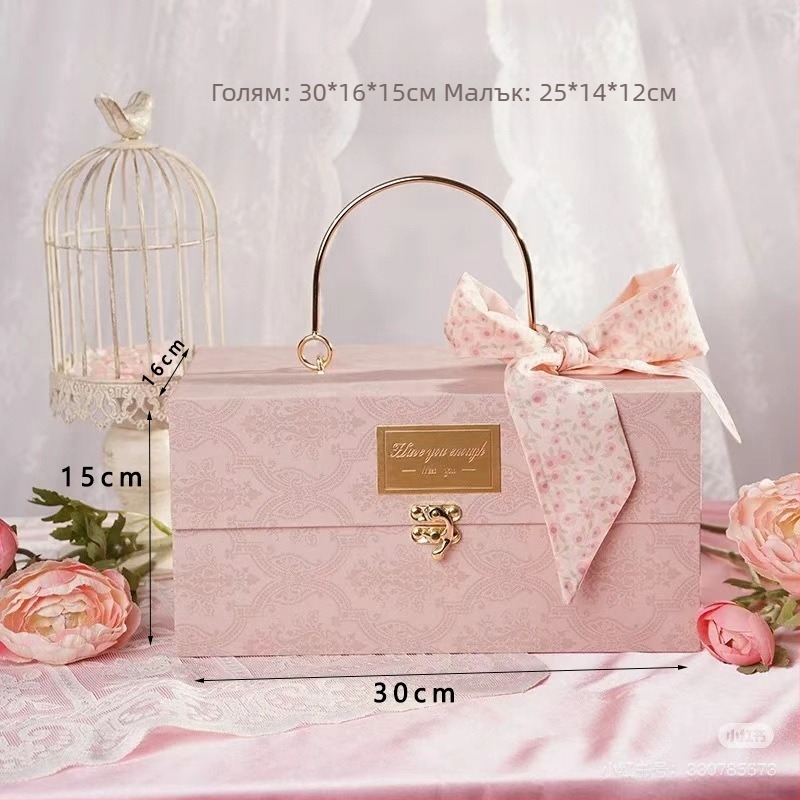 Подаръчна кутия във винтидж стил във виолетово от Yq — златно фолио, специална хартия, вид кутия: дисплейна, прозорна, капак небе и Земя