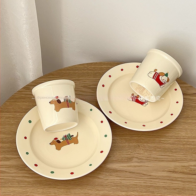 Порцеланова чиния за закуска и десерт с мотив Коледно кученце – симпатичен стил, свеж и сладък дизайн (Порцелан; закуска и десерт чиния; мотив Коледно кученце; симпатичен стил)