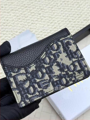 Кожено кратко портмоне с буквен мотив и бродерия, 2 сгъвки, унисекс, Европейско-американски ретро стил, износоустойчиво