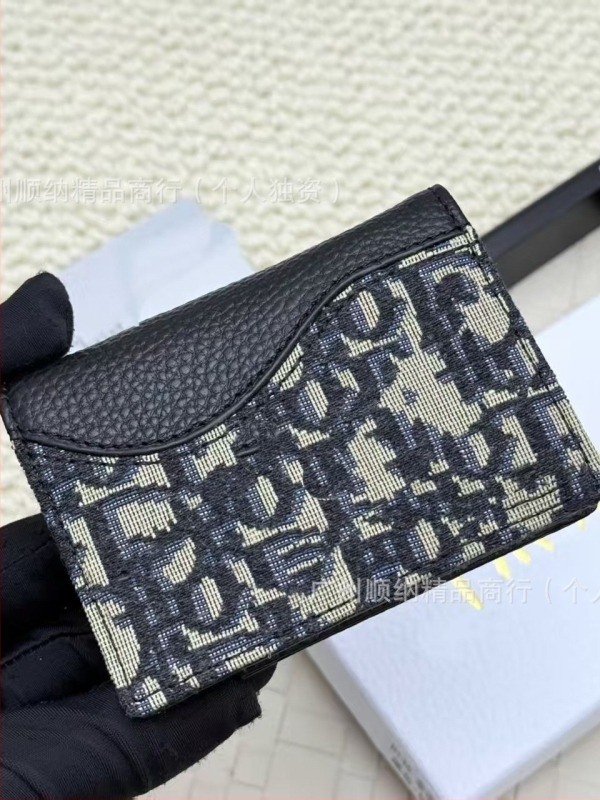 Кожено кратко портмоне с буквен мотив и бродерия, 2 сгъвки, унисекс, Европейско-американски ретро стил, износоустойчиво