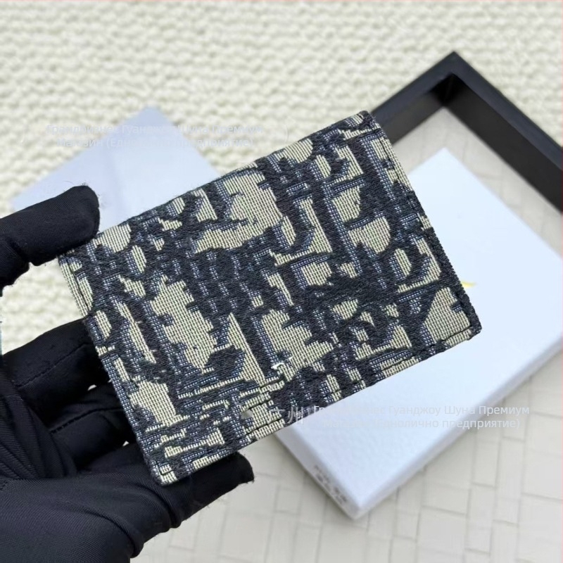 Кожено кратко портмоне с буквен мотив и бродерия, 2 сгъвки, унисекс, Европейско-американски ретро стил, износоустойчиво