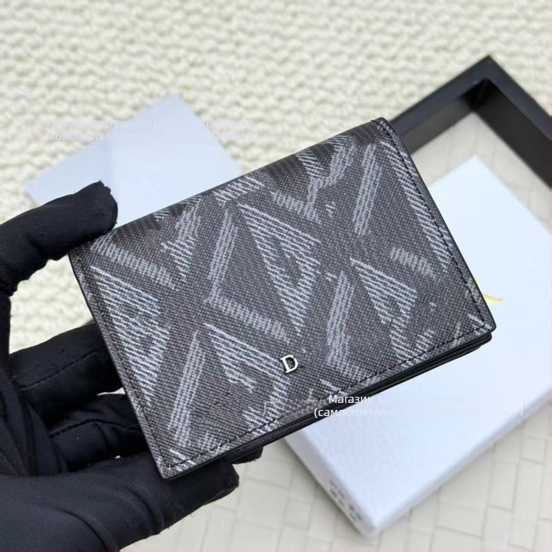 Кожено кратко портмоне с буквен мотив и бродерия, 2 сгъвки, унисекс, Европейско-американски ретро стил, износоустойчиво