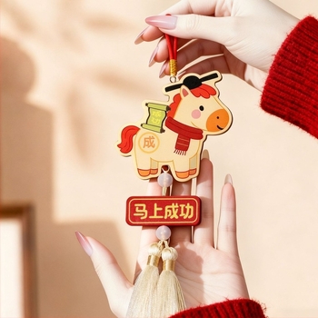 Украса за автомобил: дървен кон, китайски стил, година на коня 2026, вътрешна украса