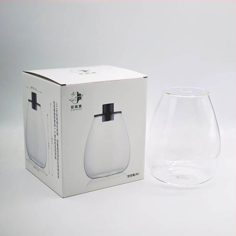 Микроландшафтна еко бутилка: контейнер, лампа-таймер за рециклиране, пълен комплект за създаване на микроландшафт; Материал: високо боросиликатно стъкло; Опаковка: картон; Показване: поставяне на място