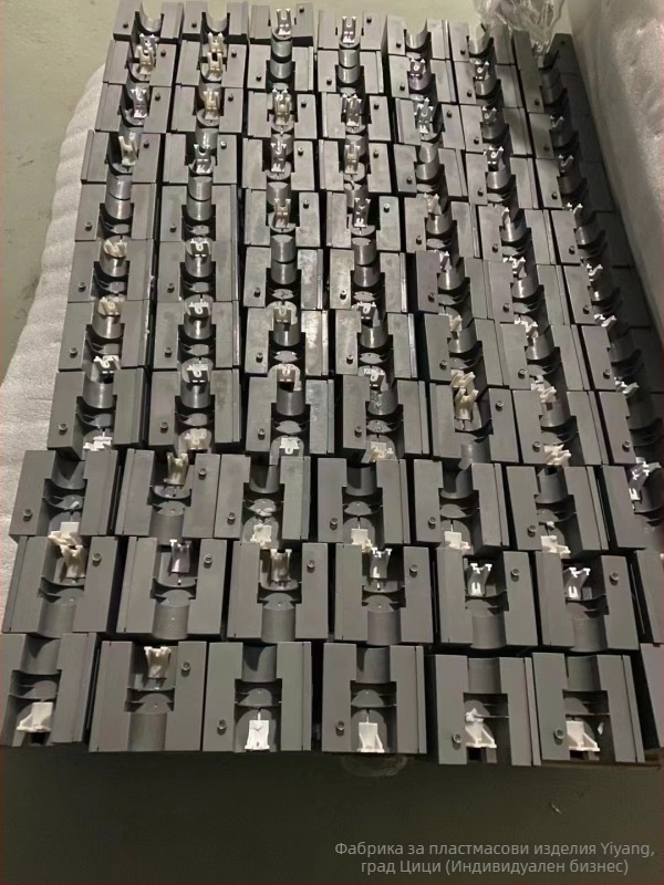 Сензорен автоматичен диспенсър за сапун с вградена кутия за салфетки и плъзгащ релсов механизъм за баня