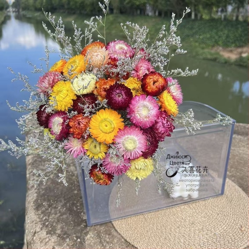 Букет сушени цветя: микс хризантеми и слънчогледи (Материал: сушени и запазени цветя; Опаковка: OPP пакет; Марка: Hua Xi Shi; Код на продукта: Small Star Flower)