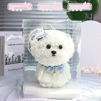 Плюшено кученце Бишон Малтезе с безсмъртно цвете – розова тема; подарък за двойки, приятели, деца и съученици; фестивален подарък за сватби, рождени дни и дипломиране