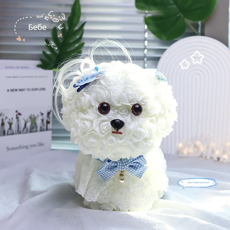 Плюшено кученце Бишон Малтезе с безсмъртно цвете – розова тема; подарък за двойки, приятели, деца и съученици; фестивален подарък за сватби, рождени дни и дипломиране