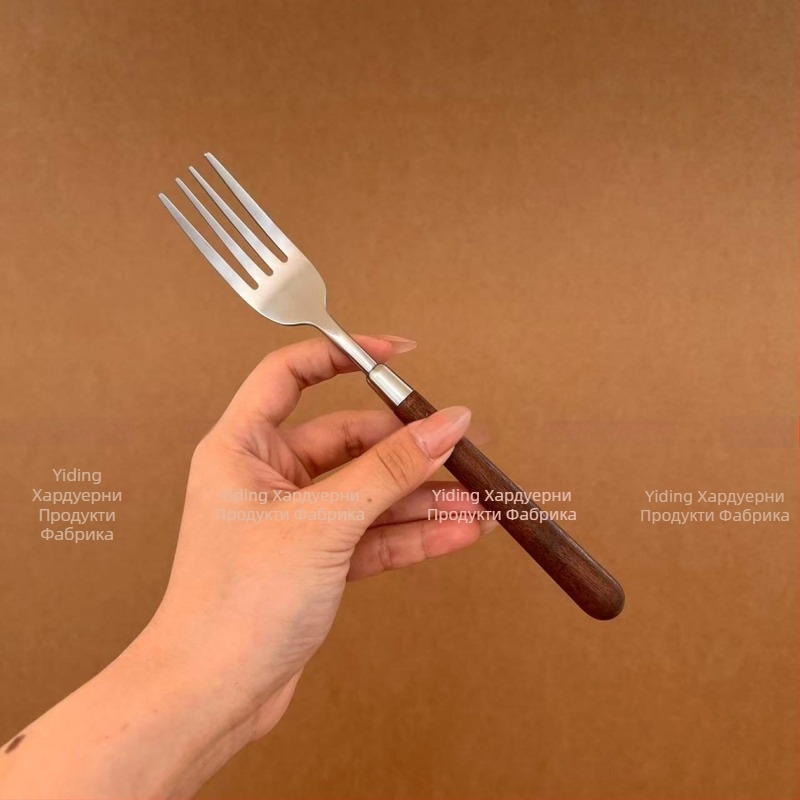 Комплект прибори за хранене от 304 неръждаема стомана с орехова дръжка: нож, вилка и лъжица, огледално полирани, ръчна изработка