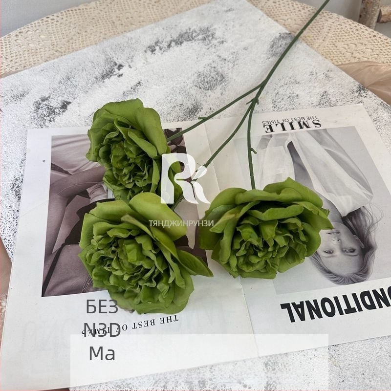 Сватбена арка с изкуствени цветя – едноклонова конструкция, външна декорация и фотографски реквизит