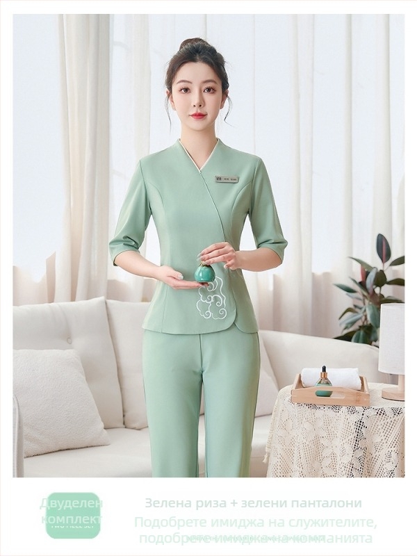 Женски комплект работно облекло за козметичен салон — топ с V-образно деколте и къс ръкав, панталон в костюм стил; влагоабсорбиращ и дишащ; полиестер-еластан смес (≥95% полиестер)