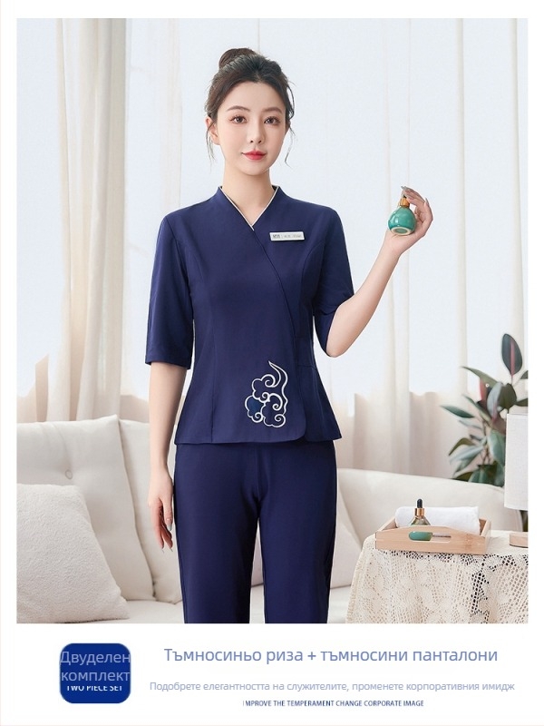 Женски комплект работно облекло за козметичен салон — топ с V-образно деколте и къс ръкав, панталон в костюм стил; влагоабсорбиращ и дишащ; полиестер-еластан смес (≥95% полиестер)