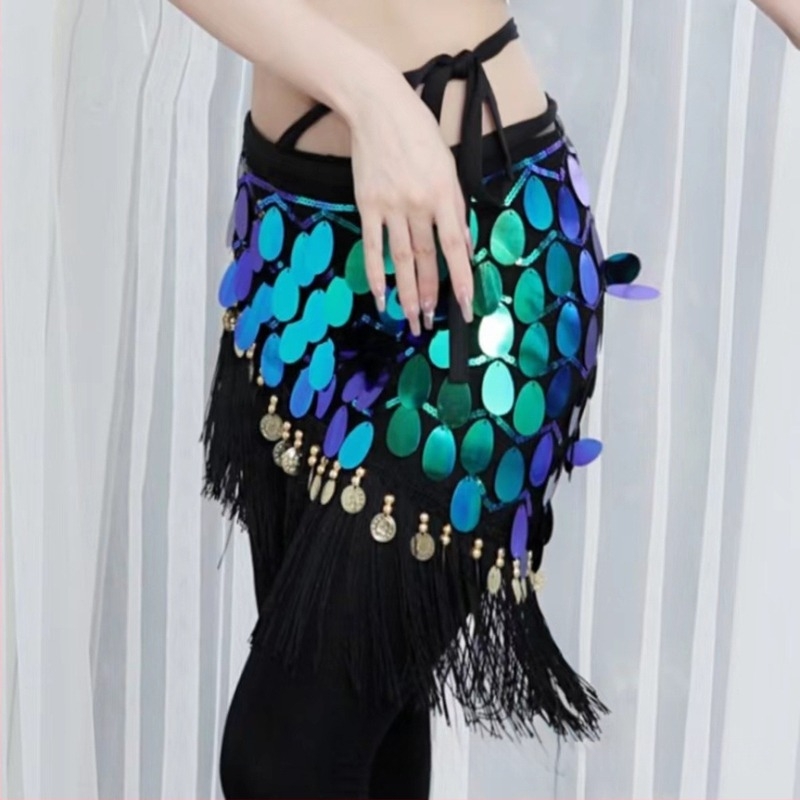 Комплект за ориенталски танц: хип шал с пискюли и пайети, талиев пояс и къса пола; основен материал – козя кожа 80%