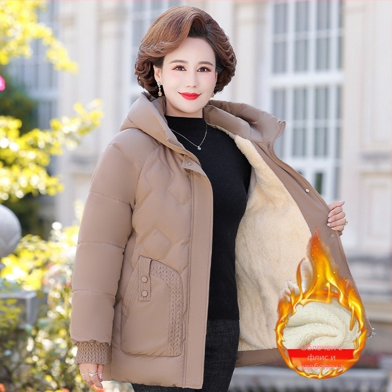 Зимно палто с памучно пълнеж и поларена подплата, качулка, цип, средна дължина (50–65 см), полиестерна основна тъкан над 95% съдържание