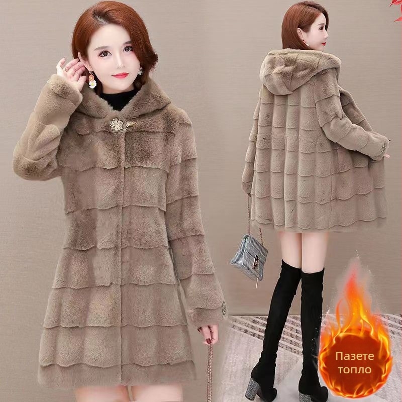 Дамско палто от изкуствена норка, средна дължина, качулка, екологично чист плат; основен материал: акрилни влакна (50–70%), вторичен: памук (<30%)