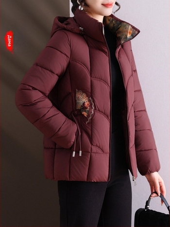 Зимно дамско памучно подплатено яке, качулка, плътна изолация, полиестерна материя (95%+ полиестер), пълнеж пух-памук.