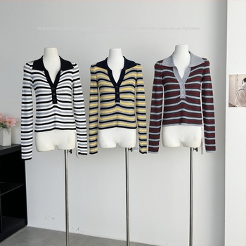 Раиран плетен пуловер – висока яка, копчета, слим фит, полиестер над 95%