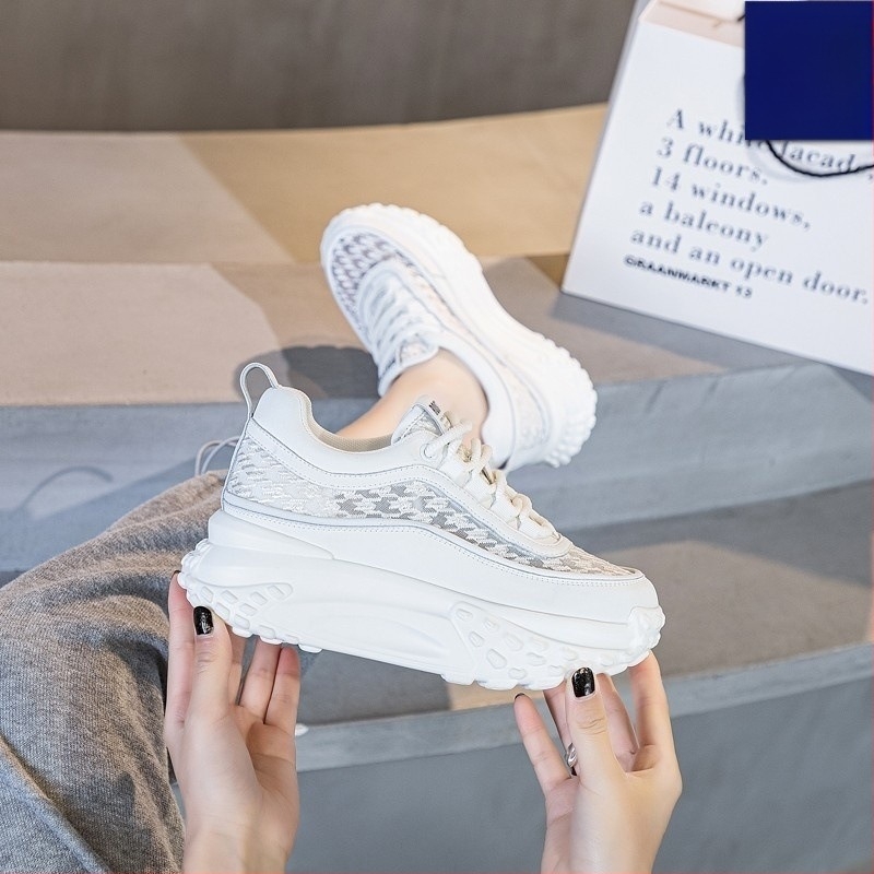 Женски спортни обувки с дебела подметка, предно връзване, PU+мрежеста горна част, кръгъл нос, инжекционно оформена подметка, височина на подметката 3–5 см