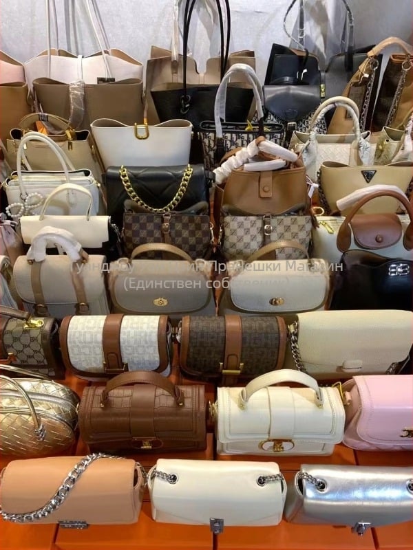 Дамска чанта през рамо, урбанистичен стил, PVC материал, хоризонтално квадратна форма, с капак, полиестерна подплата