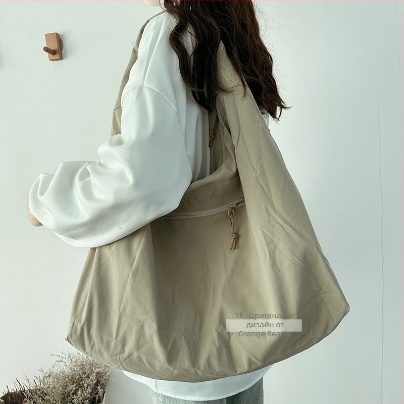Найлонова Tote чанта за свободно време — мека конструкция, полиестерна подплата, вътрешен джоб с цип, една презрамка, корейски стил