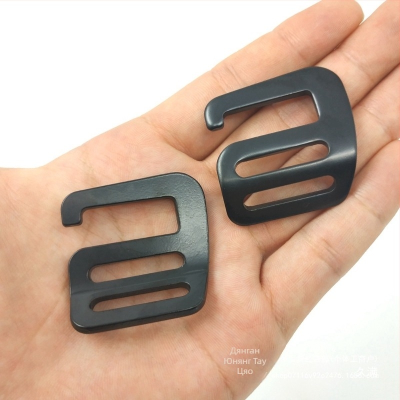 Извита метална закопчалка с кука за раници и багаж