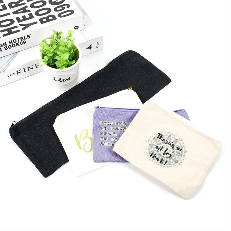 Платнена чанта с цип за съхранение, подходяща за канцеларски материали и бижута; персонализирана с лого; дъно и страни; печат: термопрехвърляне, ситопечат и машинен печат