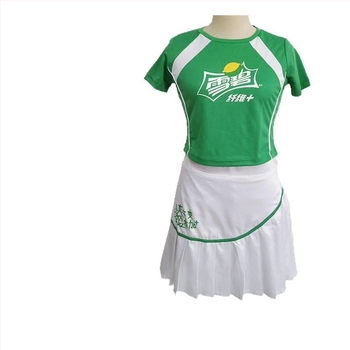 Женски костюм за лято с влагоотвеждаща полиестерна материя