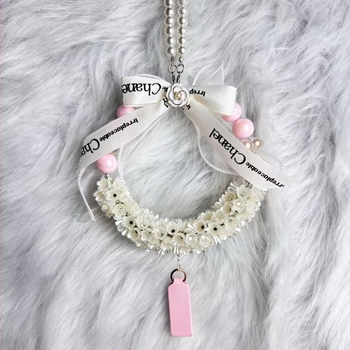 Автомобилно окачено декоративно украшение, акрил, мотив ландыш, полукръгъл дизайн, персонализируемо, достъпна луксозна визия