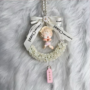 Автомобилно окачено декоративно украшение, акрил, мотив ландыш, полукръгъл дизайн, персонализируемо, достъпна луксозна визия