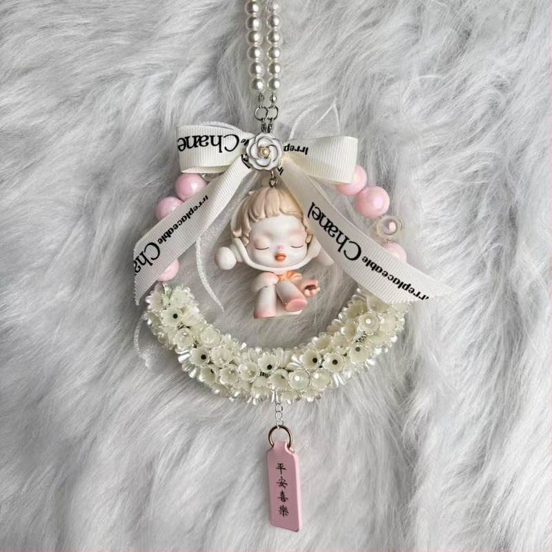 Автомобилно окачено декоративно украшение, акрил, мотив ландыш, полукръгъл дизайн, персонализируемо, достъпна луксозна визия