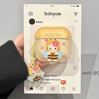Защитен кейс за AirPods 4 с висулка Hello Kitty пчела — TPU, Карикатурен стил, цялостен дизайн, възможност за персонализация