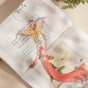 Висулка с бродирана пеперуда - винтидж стил, ръчна изработка, плат, форма пеперуда, произход: Yingtan