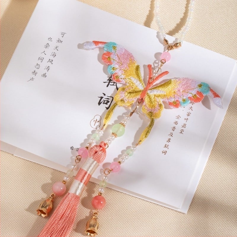 Висулка с бродирана пеперуда - винтидж стил, ръчна изработка, плат, форма пеперуда, произход: Yingtan