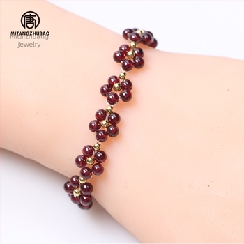 Гранатова гривна с флорален мотив, прост дамски стил; без вставки, индивидуално опакована, зимна колекция 2025