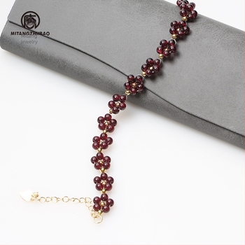 Гранатова гривна с флорален мотив, прост дамски стил; без вставки, индивидуално опакована, зимна колекция 2025