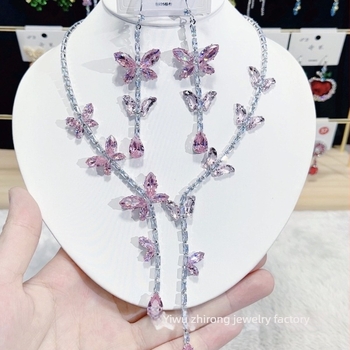 Колие с пеперуда и циркон, висулка от 925 сребро, клавикуларна верижка, изкуствен кристал, тегло 40 г