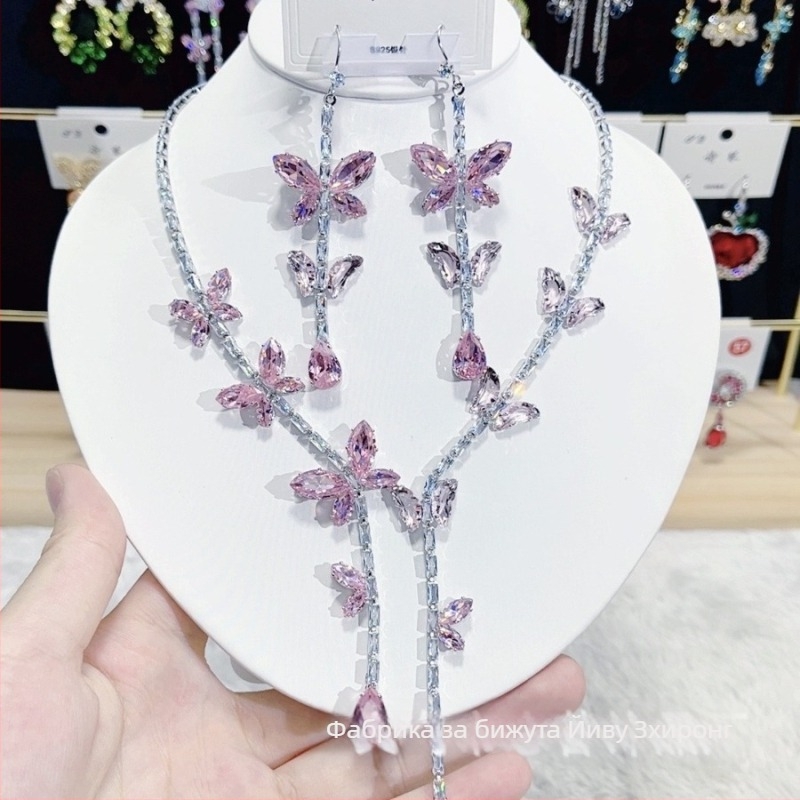 Колие с пеперуда и циркон, висулка от 925 сребро, клавикуларна верижка, изкуствен кристал, тегло 40 г